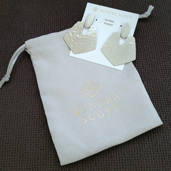 Kendra Scott "Finch" Drop Earrings in Rhodium🤍 - Picture 15 of 16